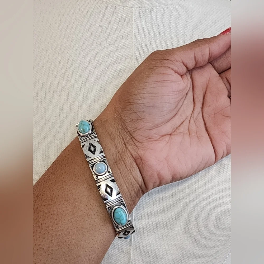 Southwester Stretch Silver Bracelet with Turquoise Highlights
